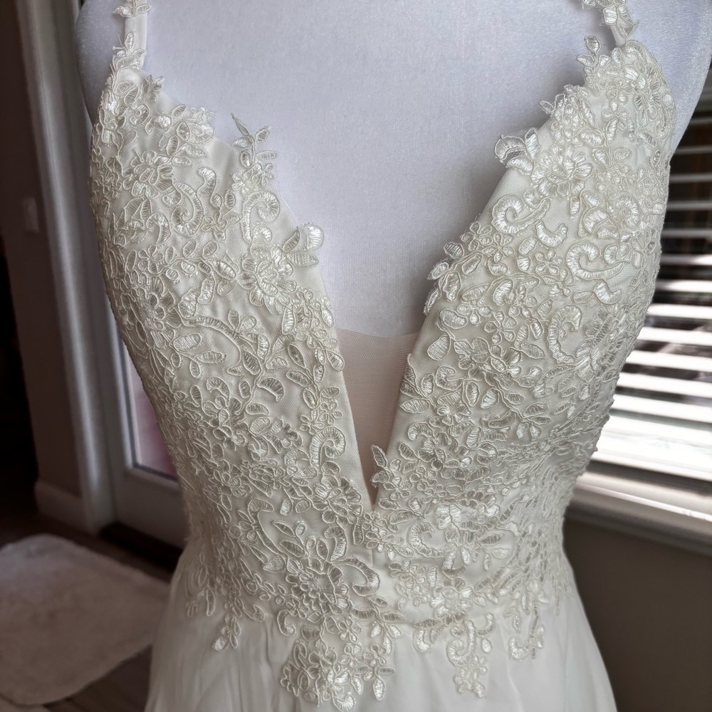 NEW White Wedding Dress with Appliques Speghetti Straps Size: M/8 - Picture 2 of 14
